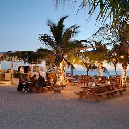 Cozy Studio Apartment Minutes From The Beach Willemstad Bagian luar foto