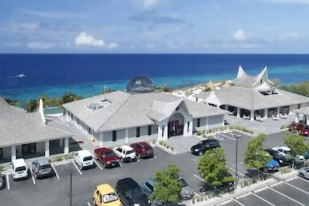 Cozy Studio Apartment Minutes From The Beach Willemstad Bagian luar foto