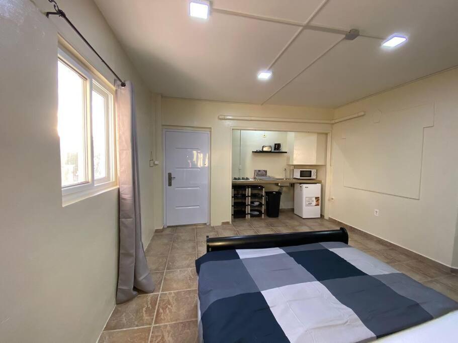 Cozy Studio Apartment Minutes From The Beach Willemstad Bagian luar foto