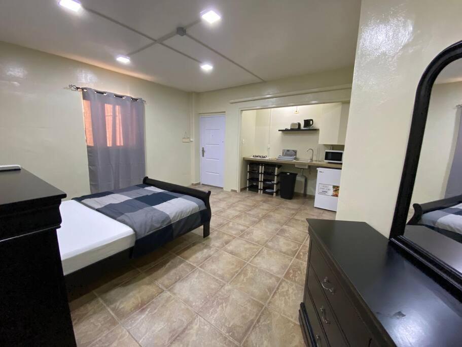 Cozy Studio Apartment Minutes From The Beach Willemstad Bagian luar foto