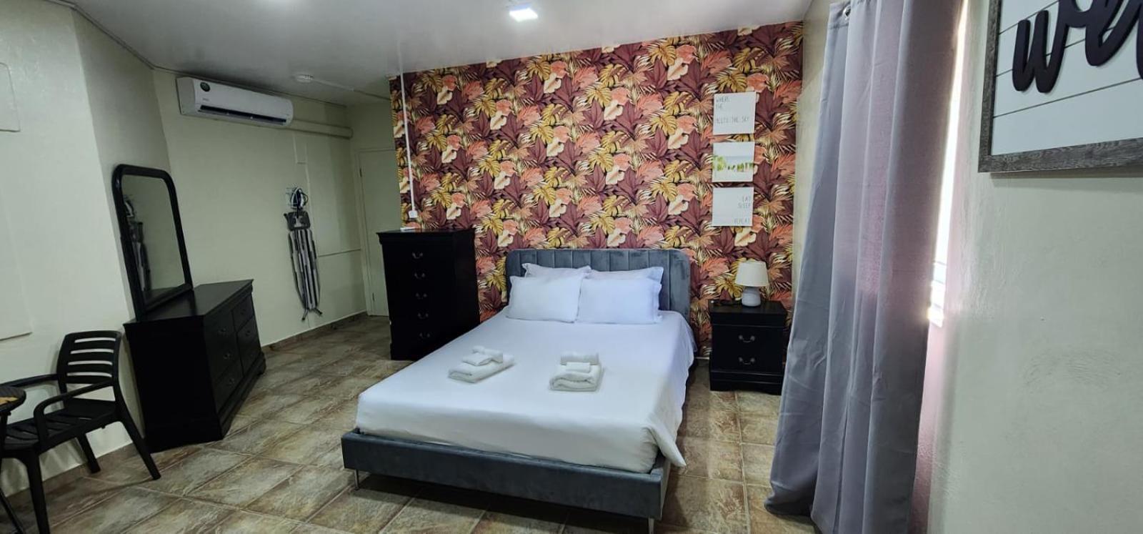 Cozy Studio Apartment Minutes From The Beach Willemstad Bagian luar foto